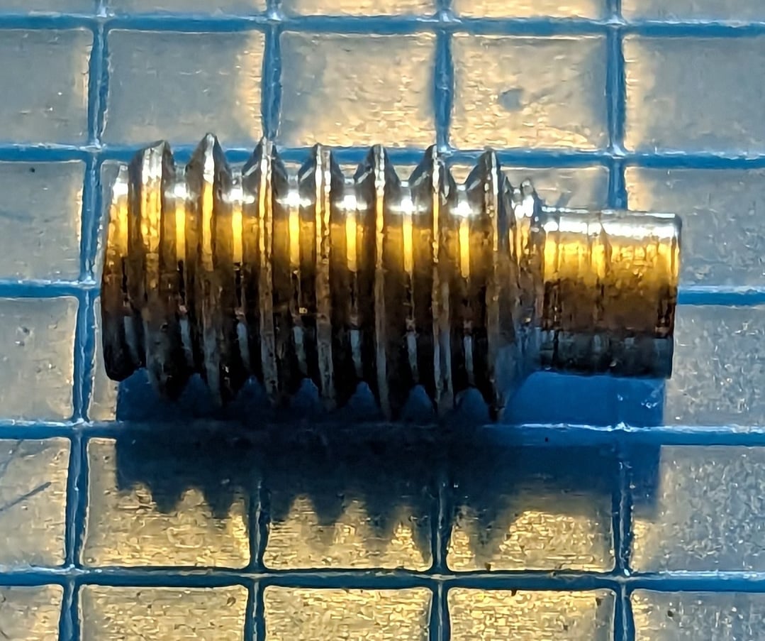 Screw, Set for D-Style Milk Pump Shaft 4 close up