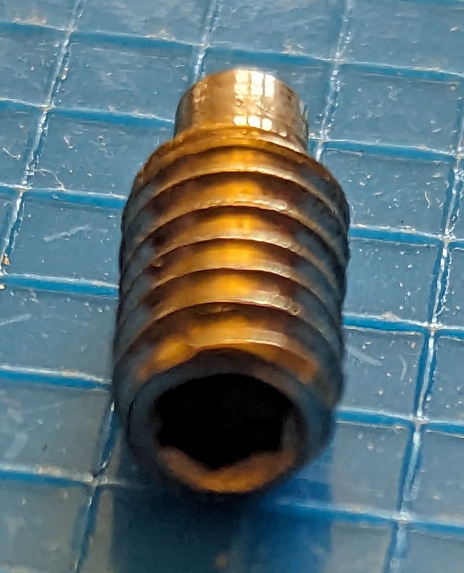 Screw, Set for D-Style Milk Pump Shaft 5 close up