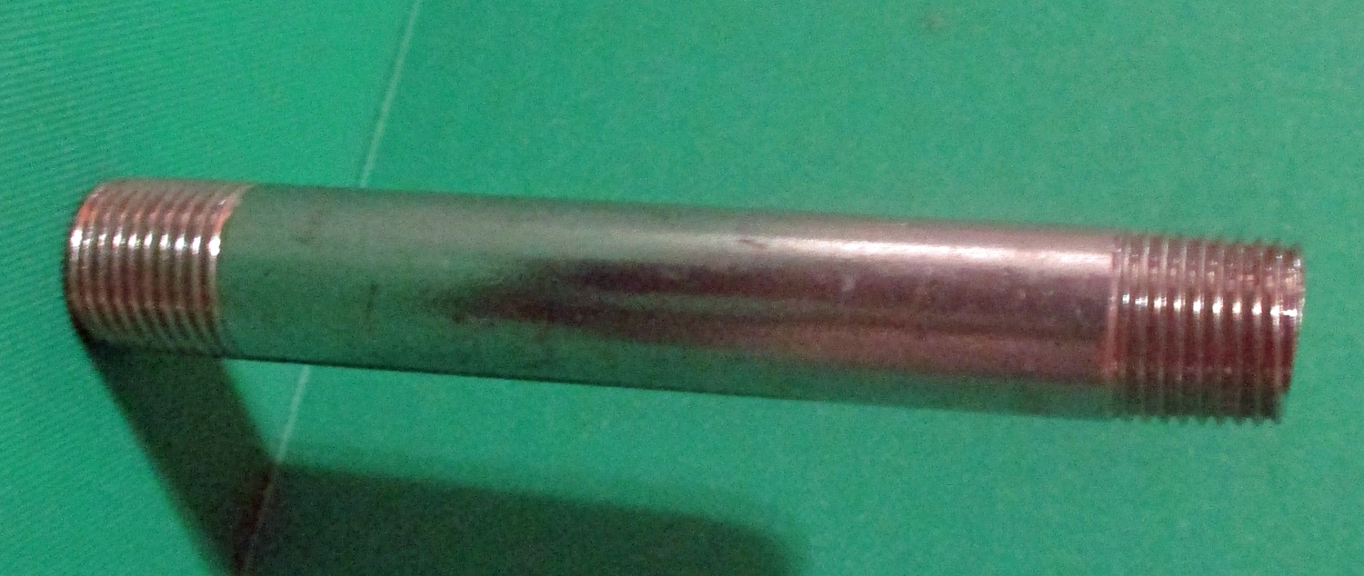 Nipple 304 SS, .125 NPT, 2 1/2" L 4 close up