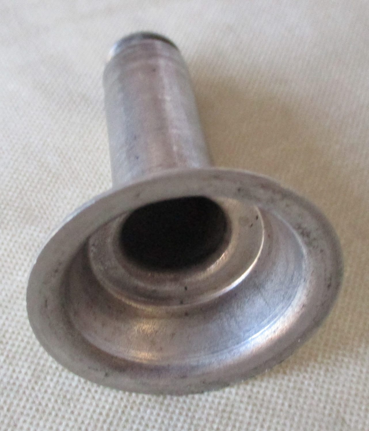 Guide for Armature, Large for Surge Drain 5 close-up
