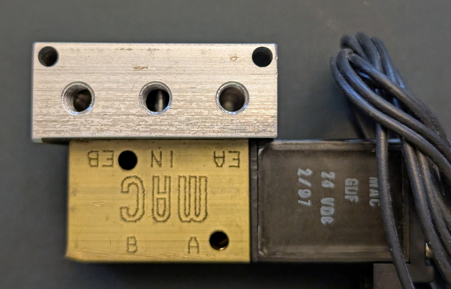 Solenoid Valve With Manifold, 24Vdc