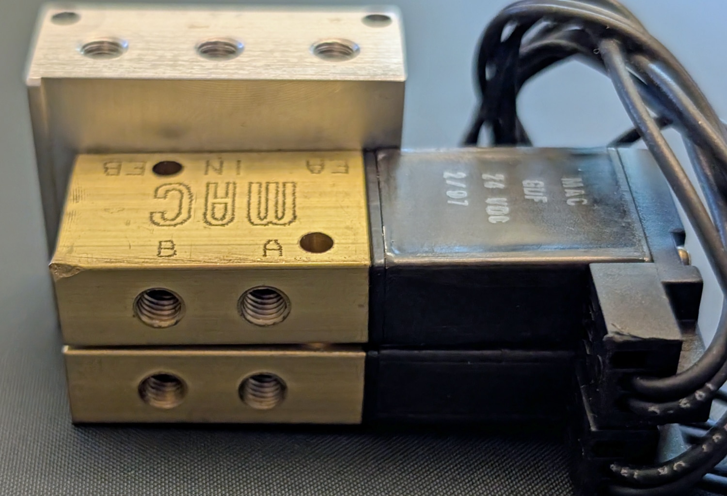 Solenoid Valve With Manifold, 24Vdc