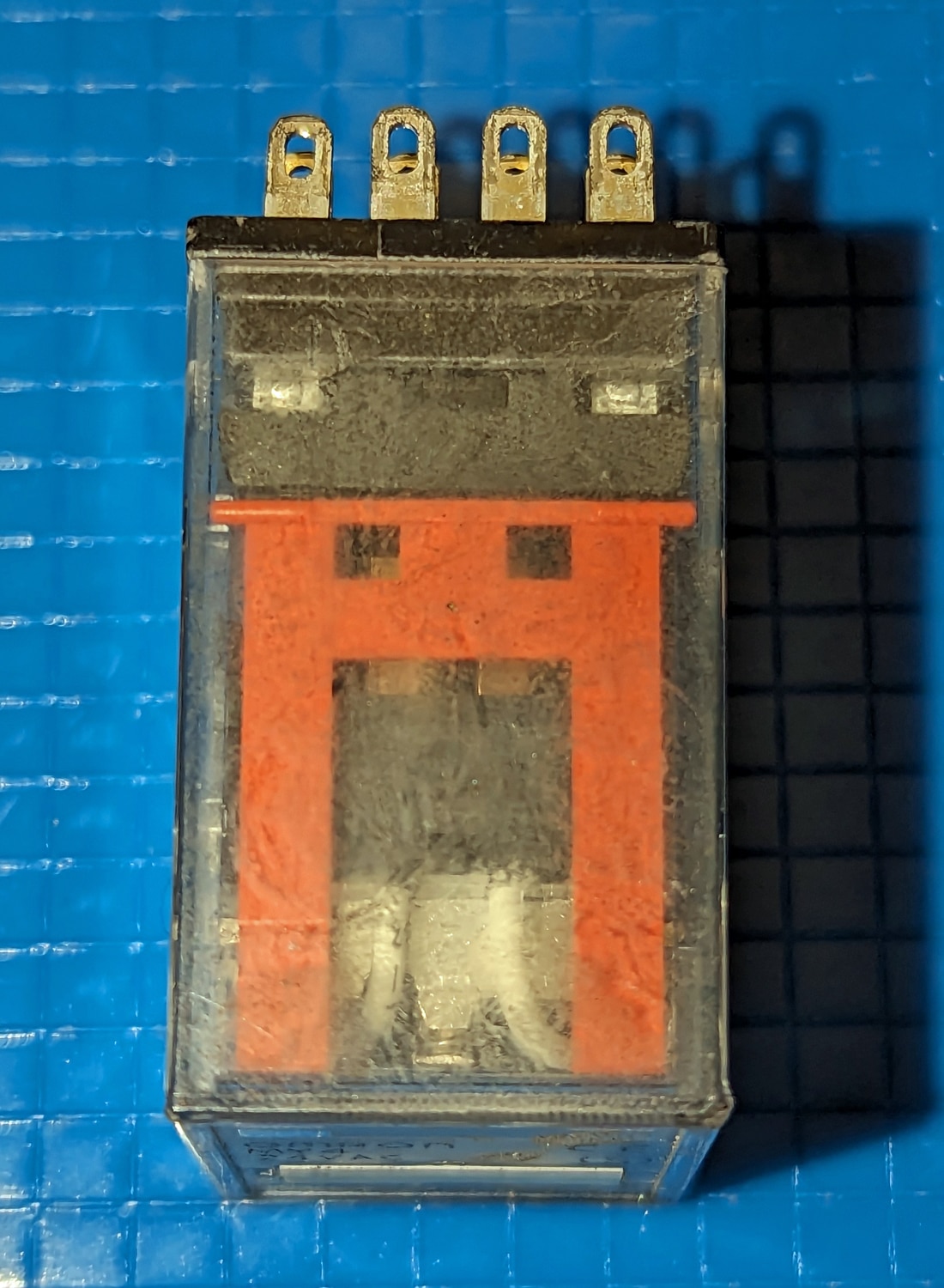 Relay, Omron MY4, 24V 4 close up