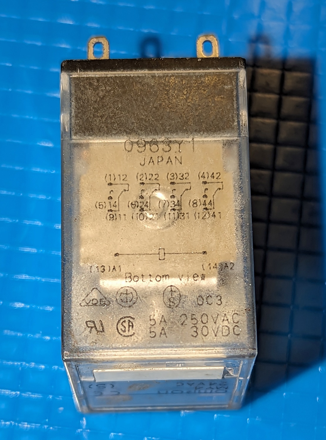 Relay, Omron MY4, 24V 5 close up