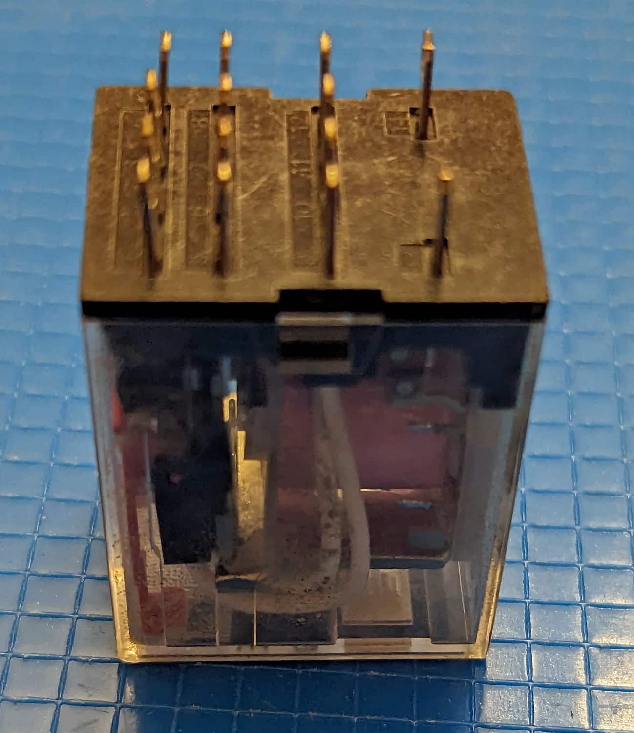 Relay, Omron MY4, 24V 7 close up