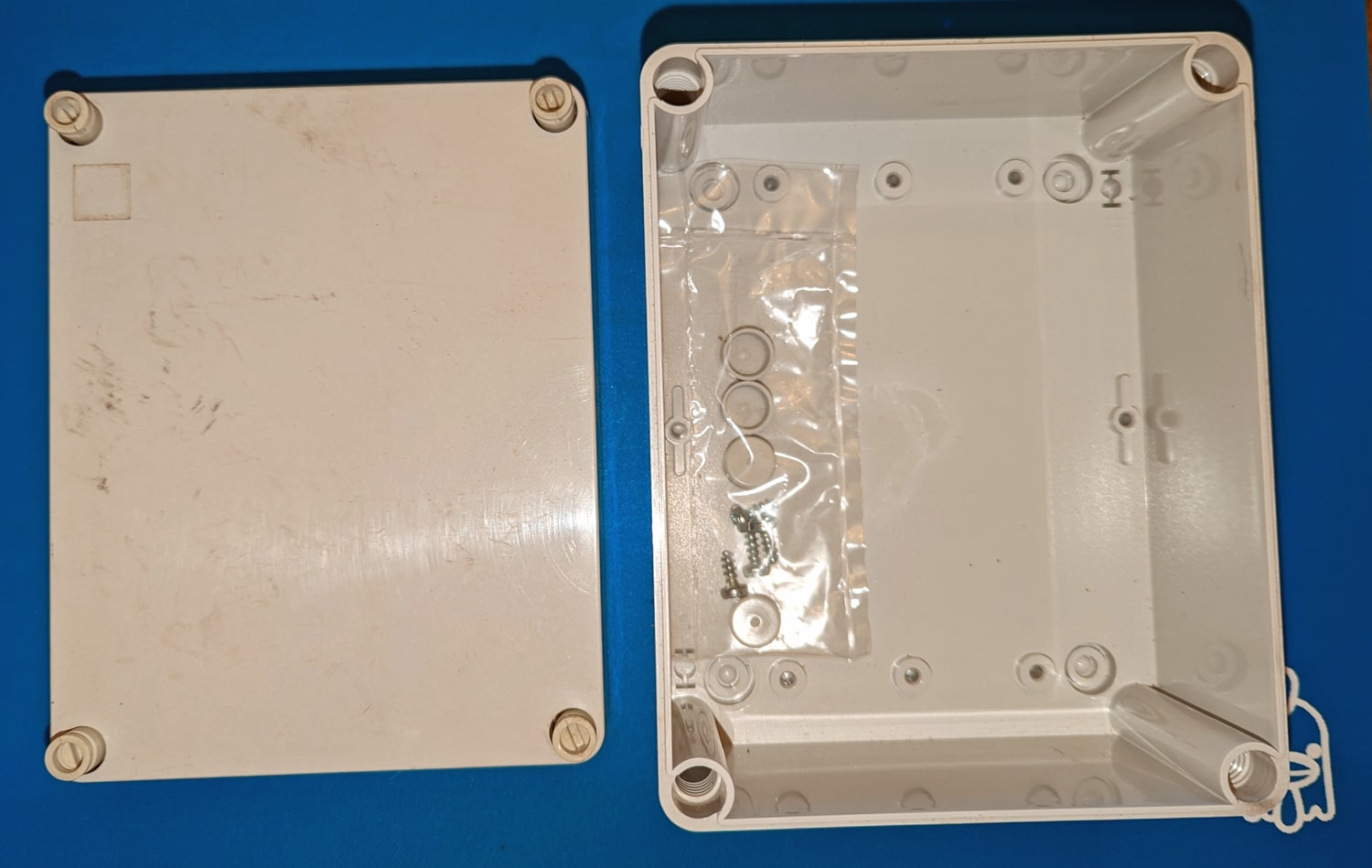 Box, Control, Plastic - Image 4