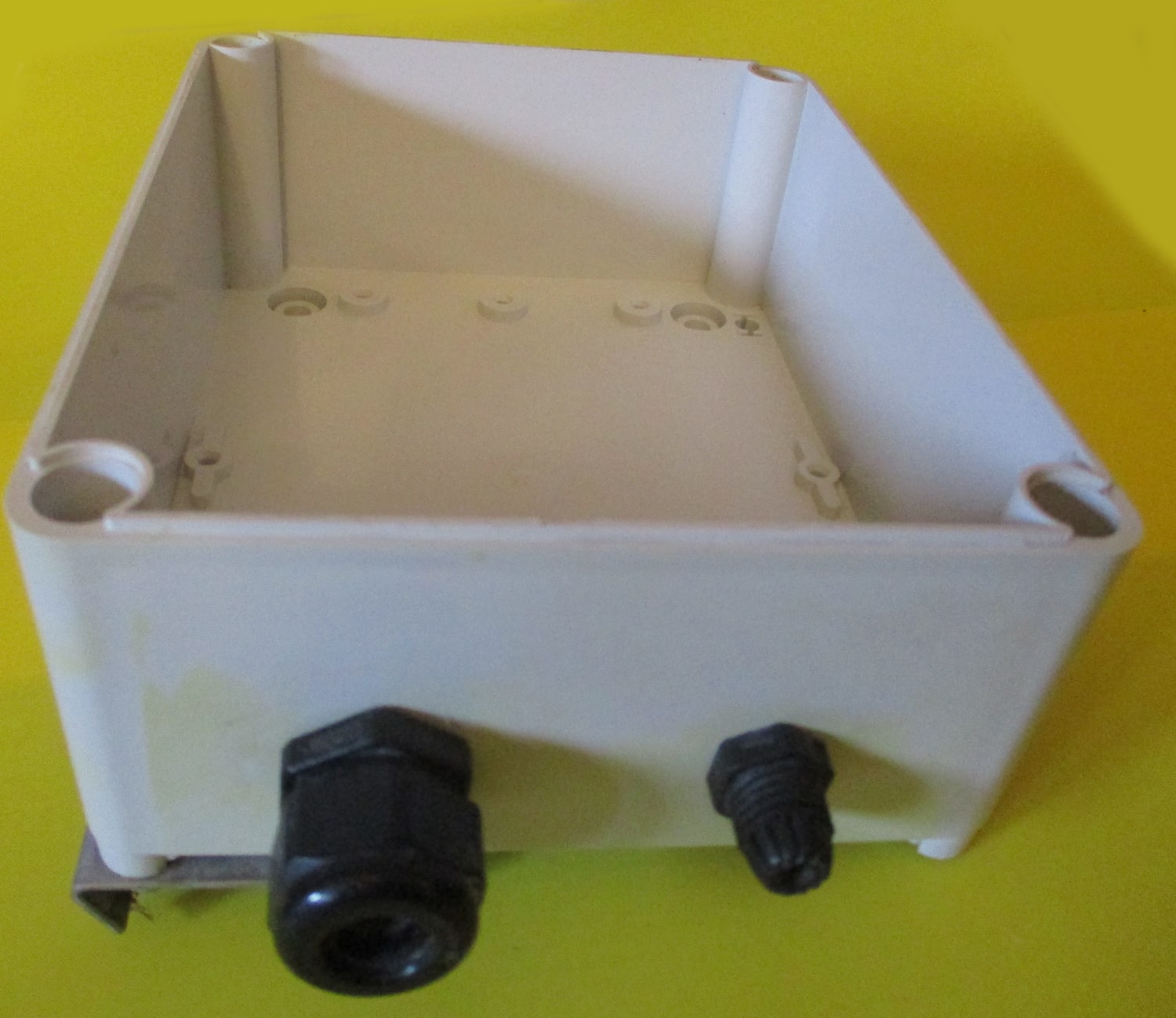 Box Back For Omni Detacher, W/Bracket