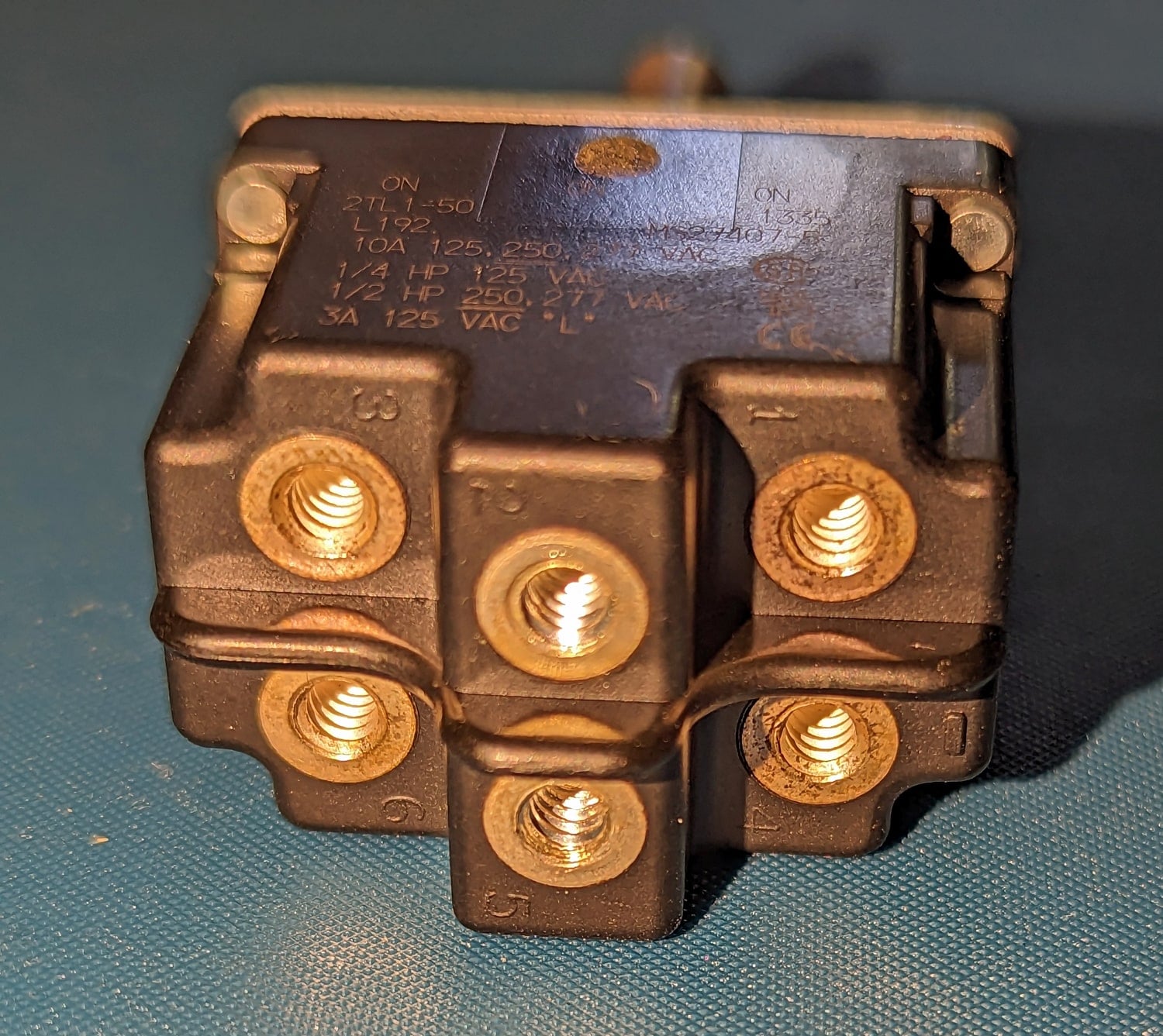 Switch, Toggle, On/Off/Momentary 7 close up