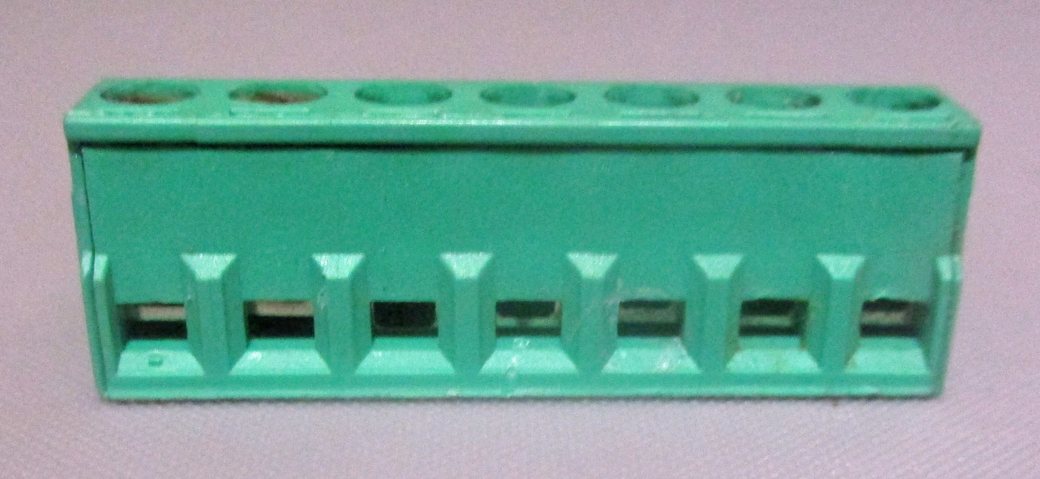Terminal Green 7 Place Wire Plug-In for Advisor 4 close up