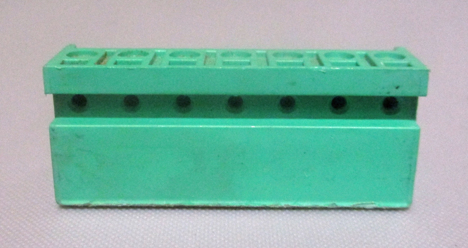 Terminal Green 7 Place Wire Plug-In for Advisor 6 close up