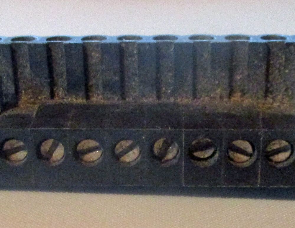 Terminal, Black, Omni 10 Place 250V, 1 15/16&Quot;W Main Photo