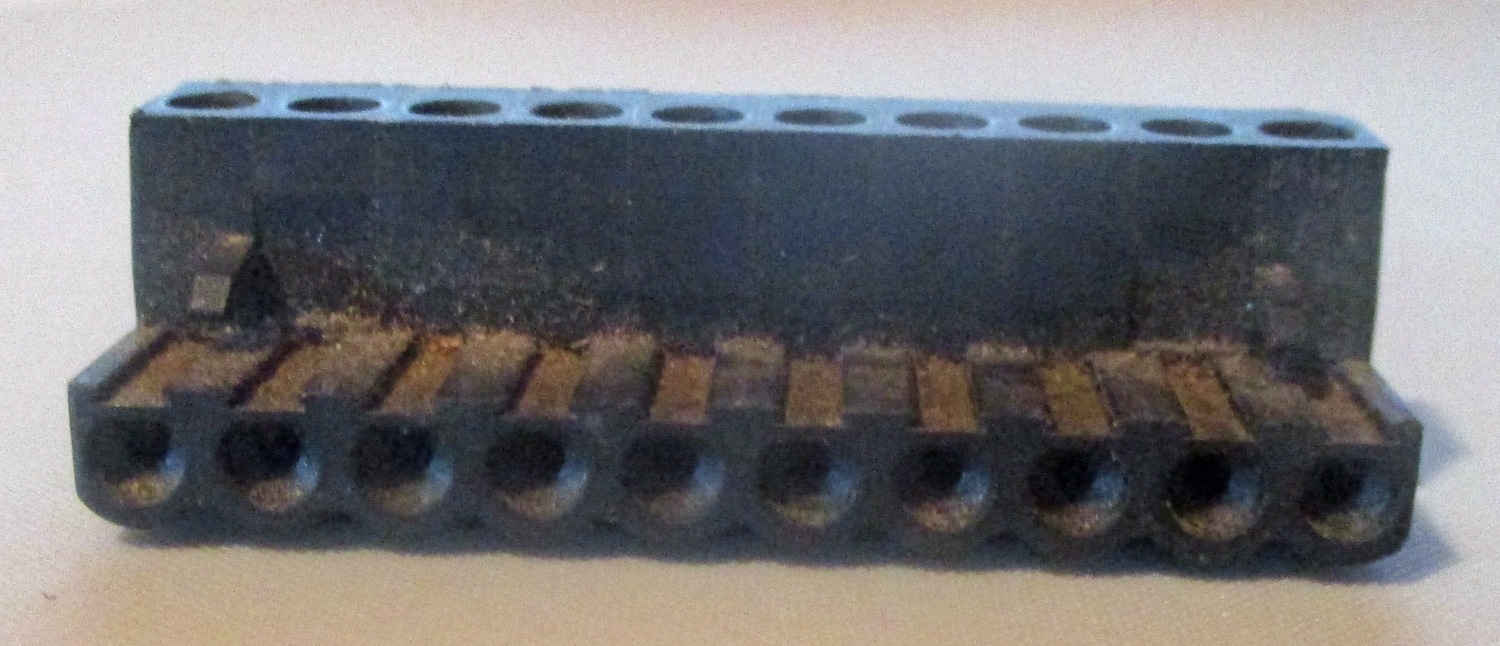 Terminal, Black, Omni 10-Place, 250V, 2"L 4 close up
