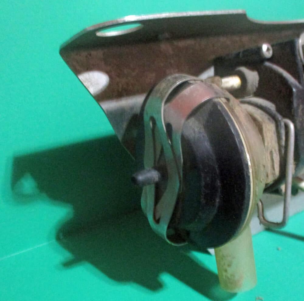 Detacher, Echo w/Bracket Left 4 close up