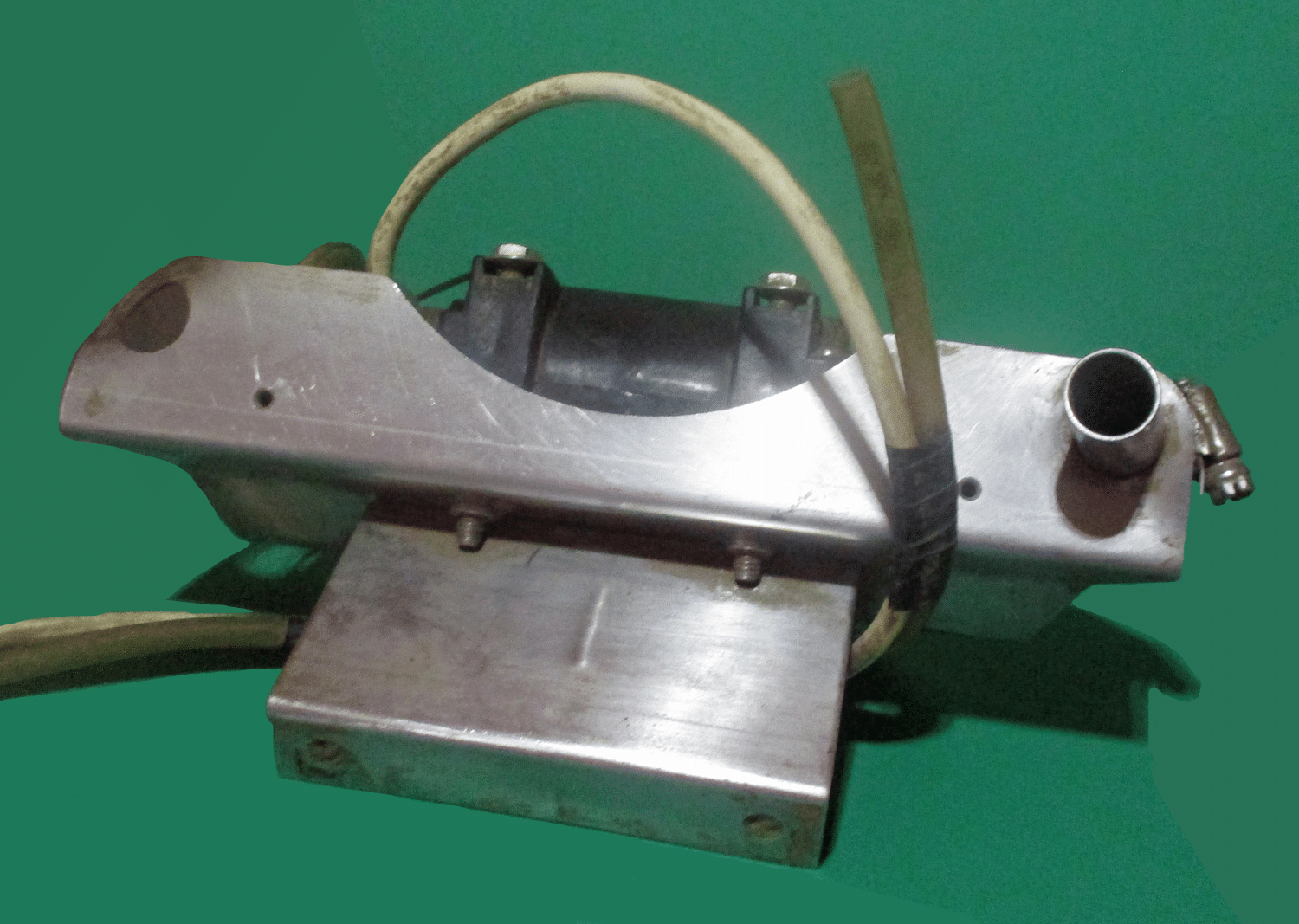 Detacher, Echo w/Bracket Right 9 close up