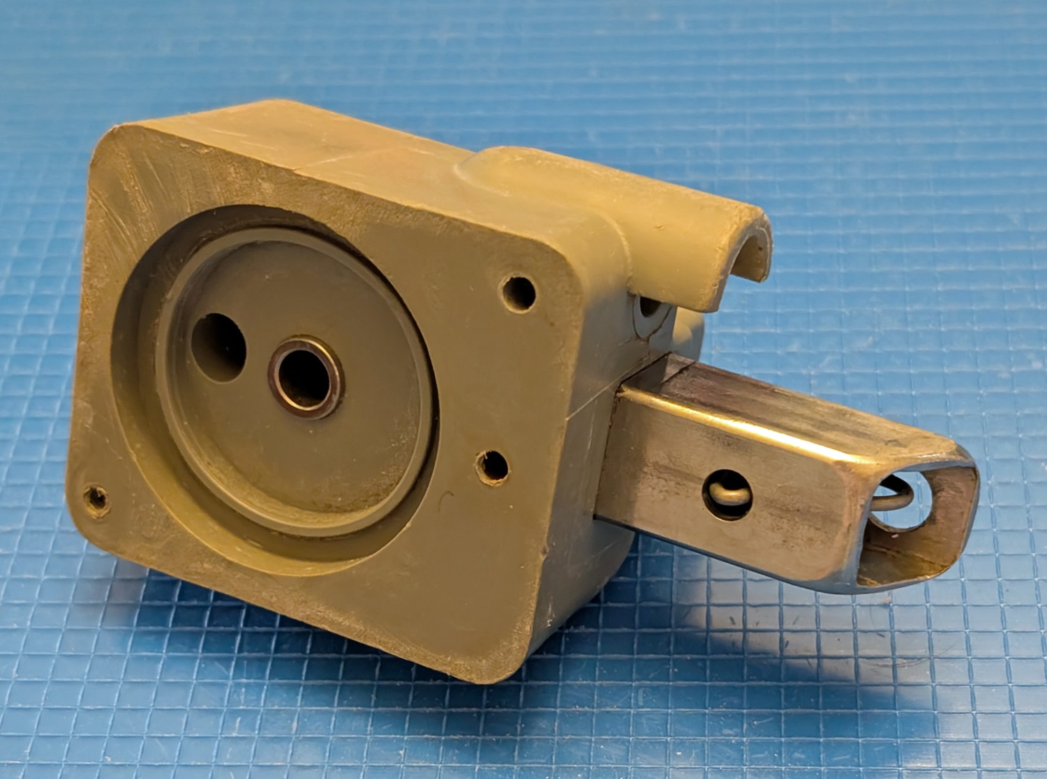 Base for Movable Single Pulsator, Square Connection 6 close up