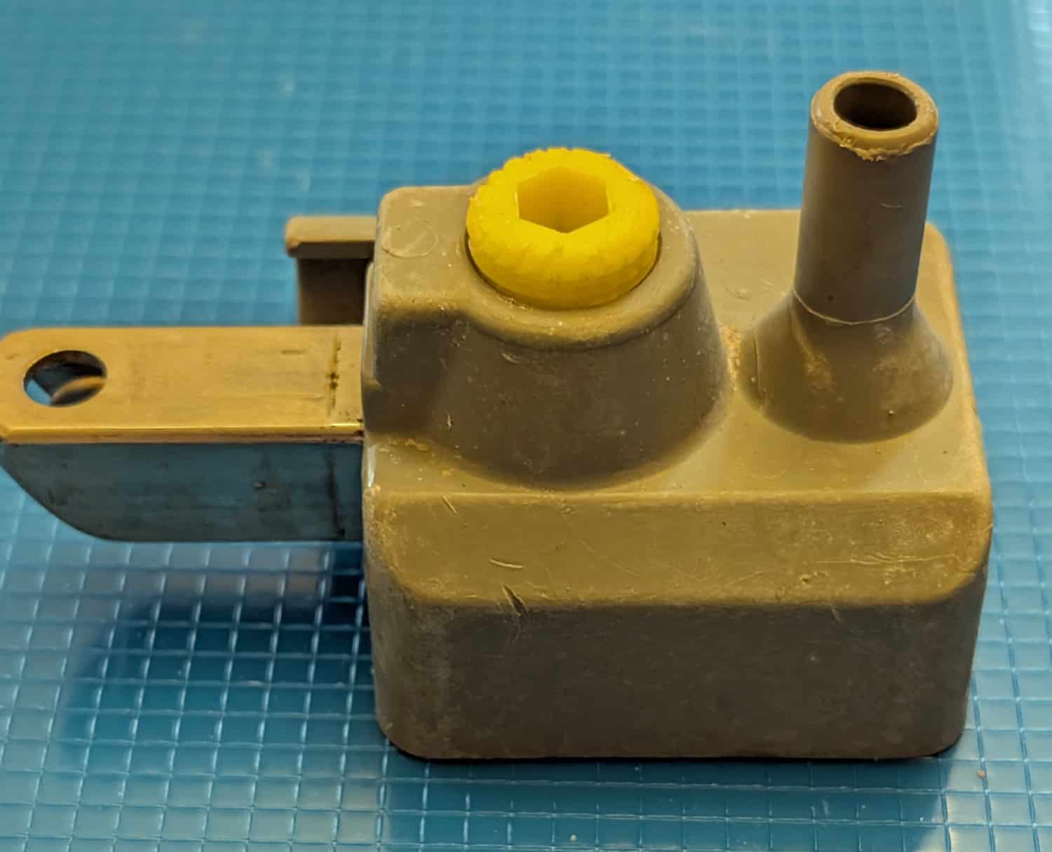 Base for Movable Single Pulsator, Square Connection 4 close up