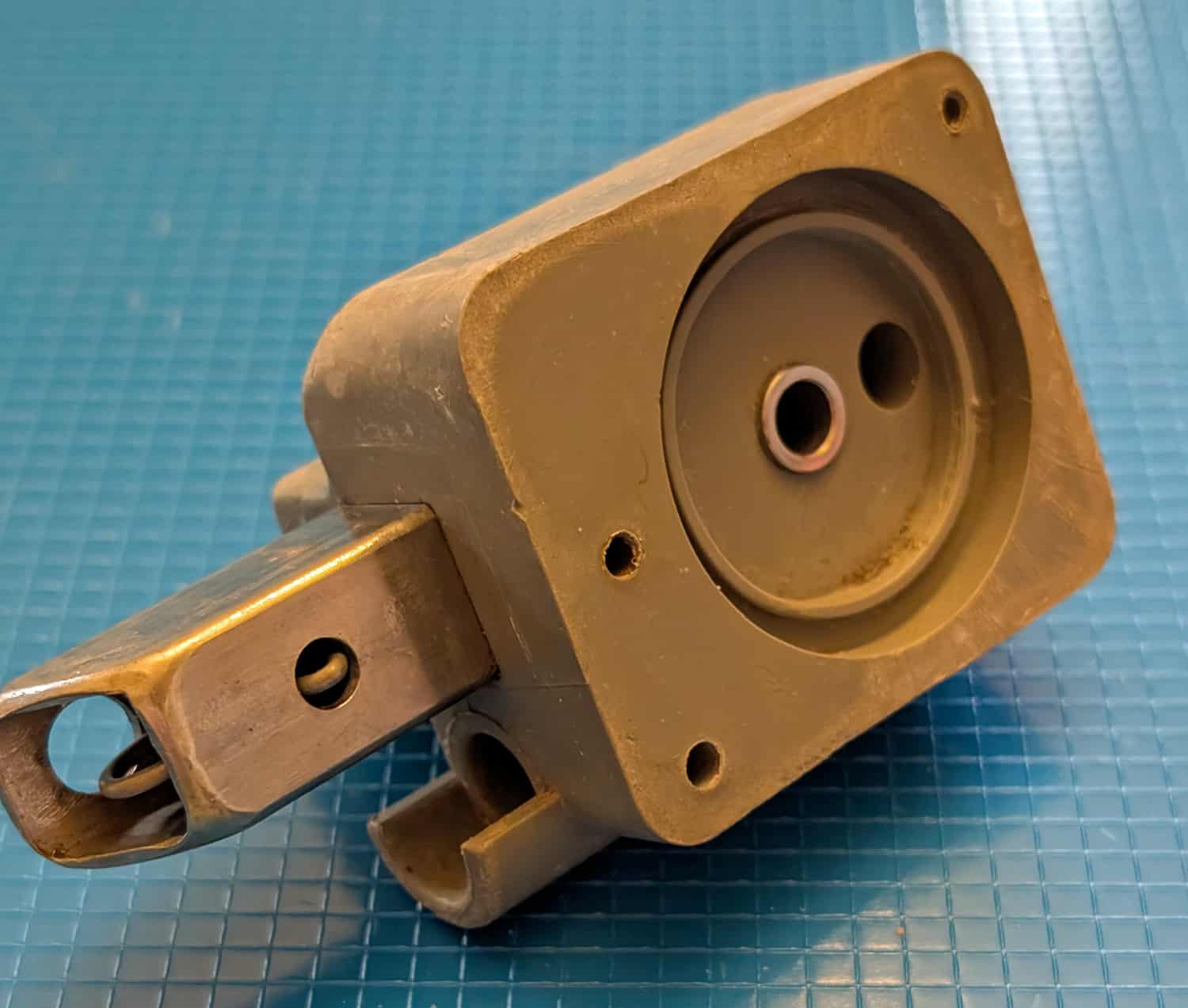 Base for Movable Single Pulsator, Square Connection 8 close up