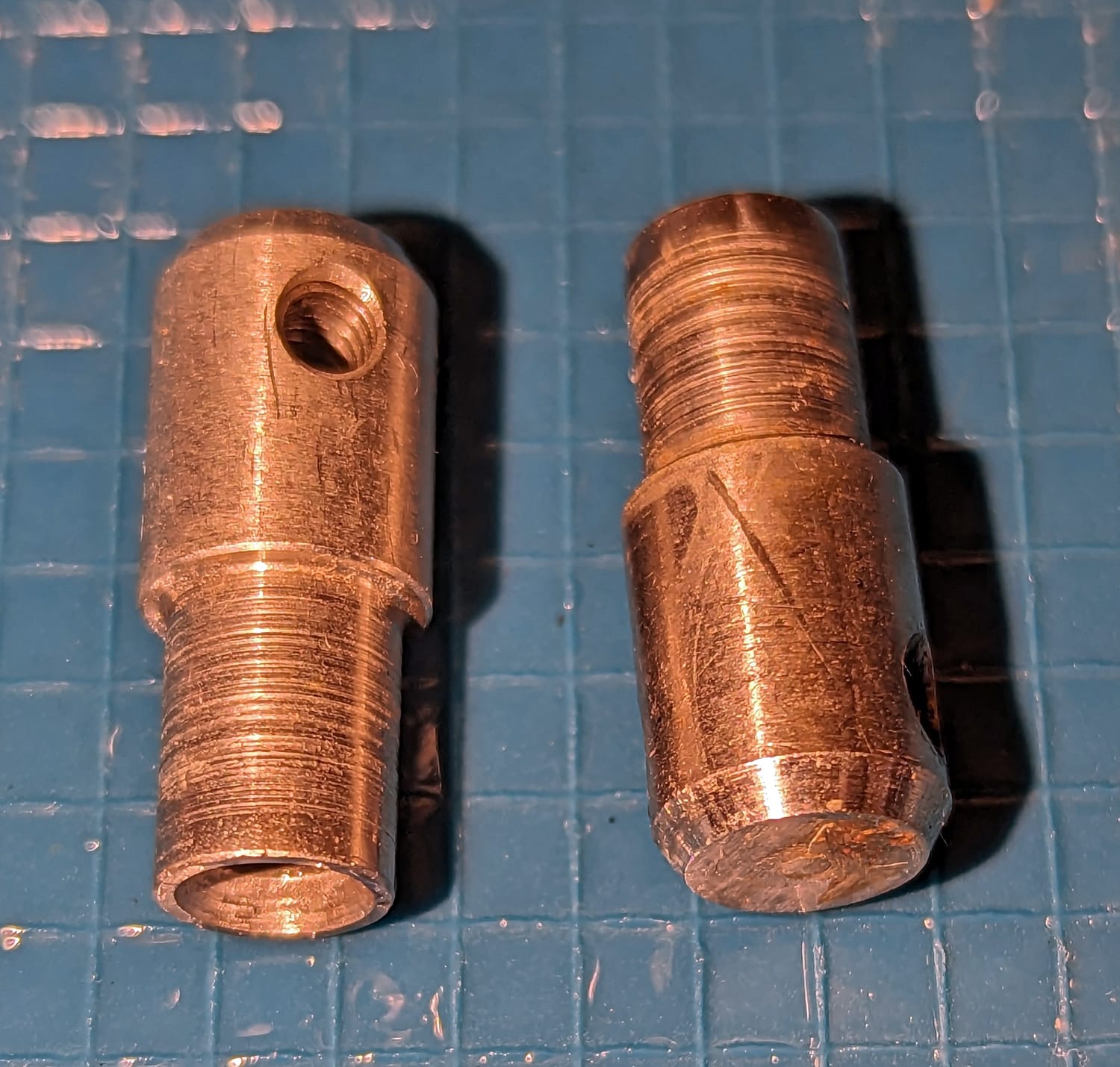 Binding Post w/ Out Screws, Pkg/2 4 close up