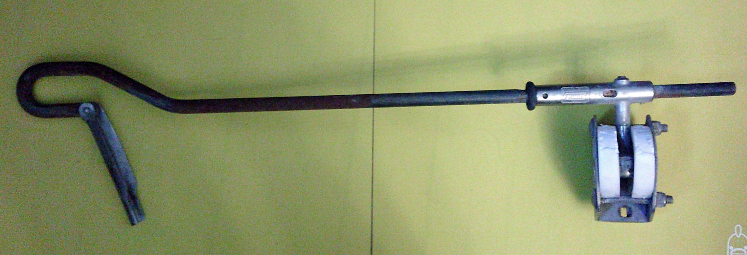 Pivot Arm Hose Support