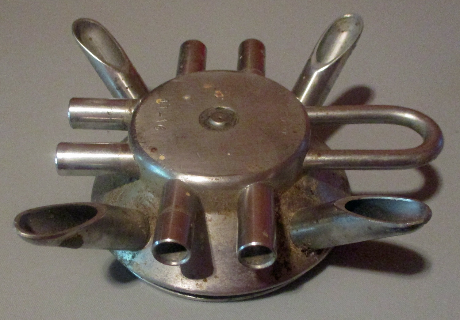 Claw Top, Screw On W/Dual Air Divider For Delaval Flo-View Main Photo