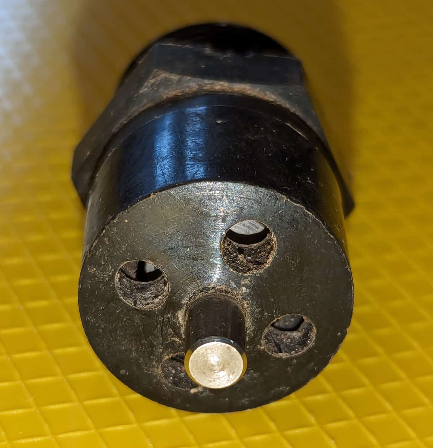 Drain Plug for Air Line 5 close up