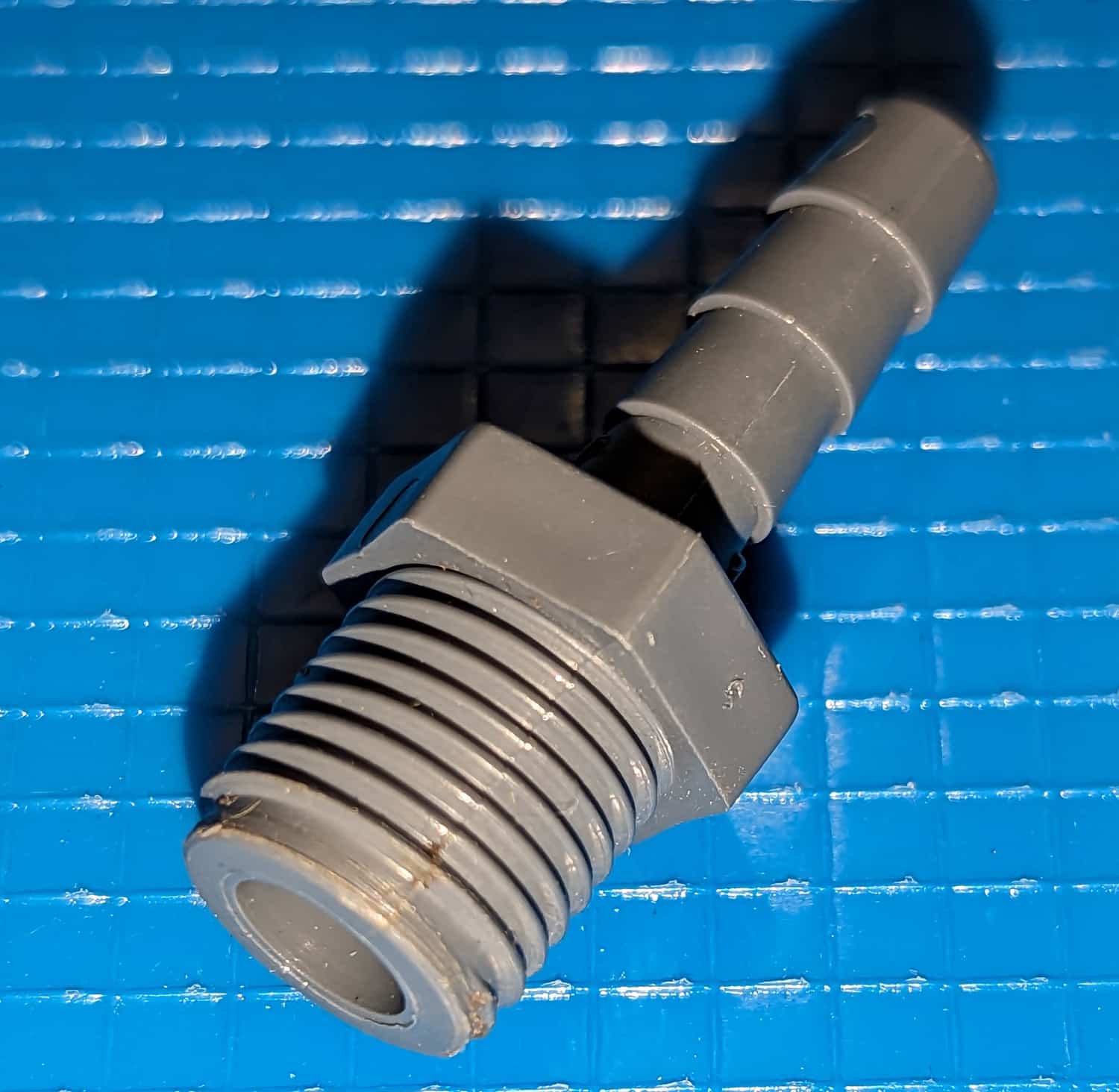 Connector, 1/4" Barbed x 16tpi 5 close up
