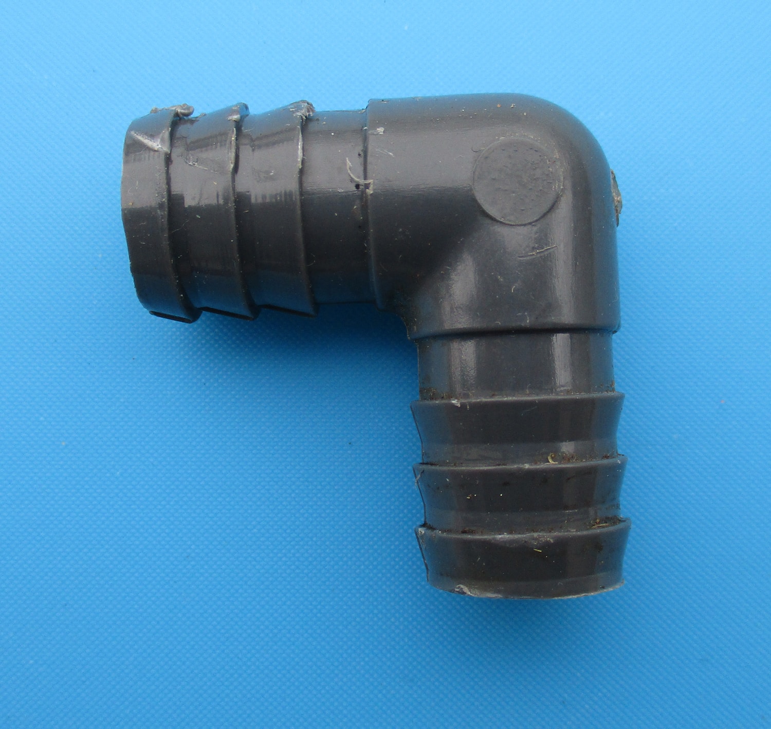 Elbow, 90°, Barbed, 1/2" x 1/2" 4 barbed plastic elbow