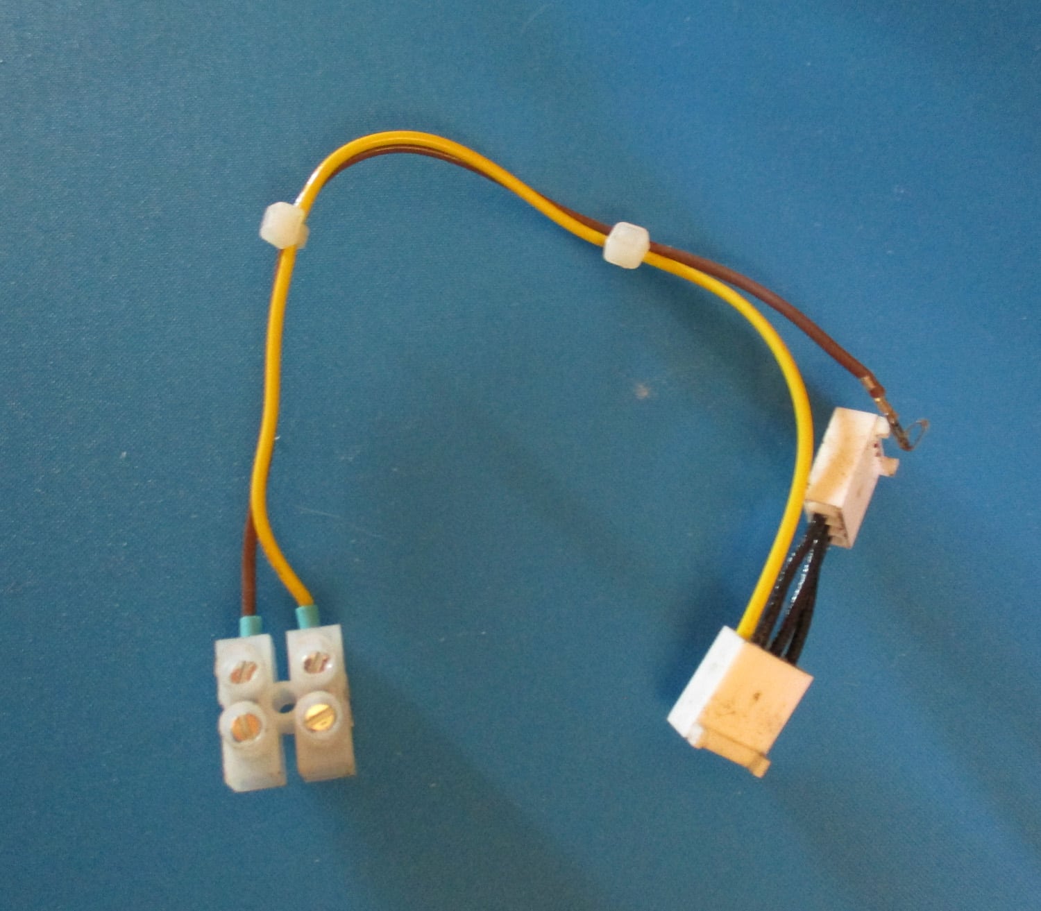 wire harness for claw lift