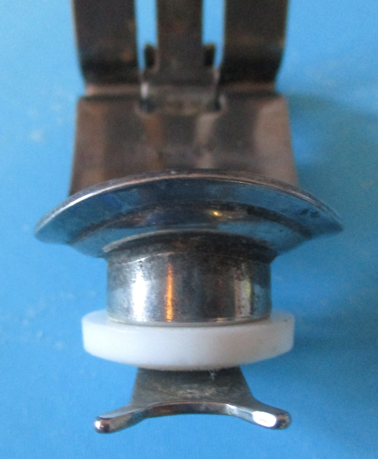 Clamp On Milk Valve, for 1 1/2" Pipeline 5 Clamp on milk valve for 1 1/2" pipeline
