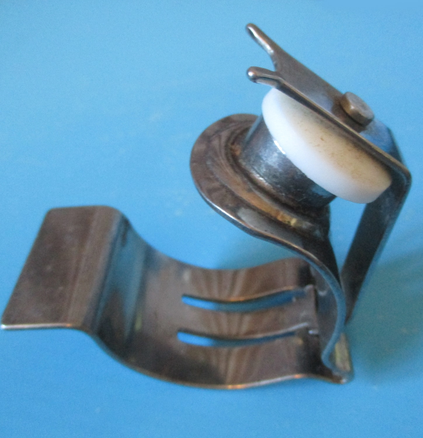 Clamp On Milk Valve, for 1 1/2" Pipeline 7 Clamp on milk valve for 1 1/2" pipeline