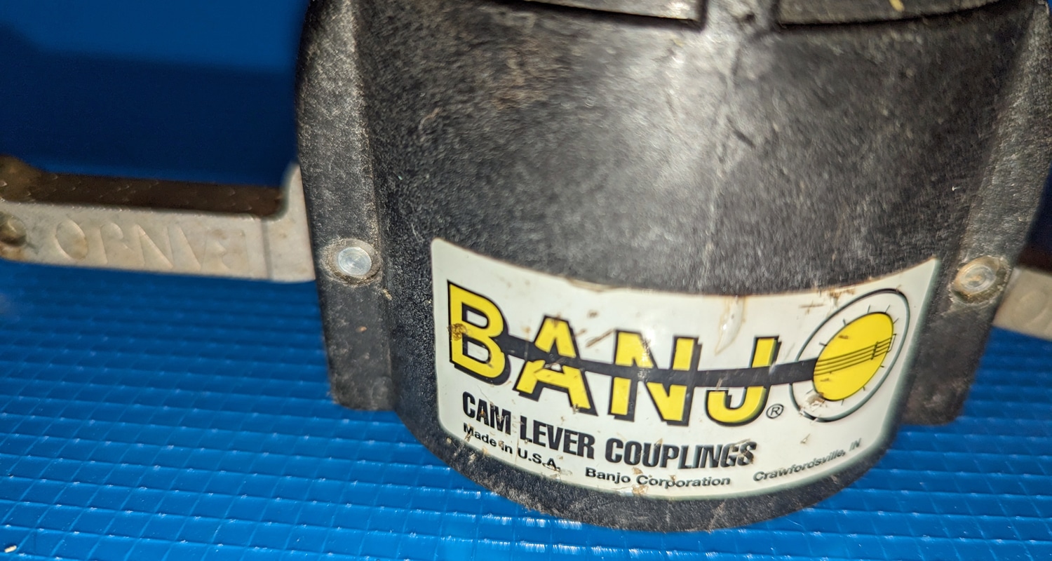 Pipe Coupling Threaded by Clamp 3" 4 close up