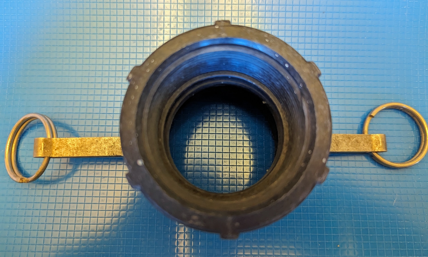 Pipe Coupling Threaded by Clamp 3" 5 close up