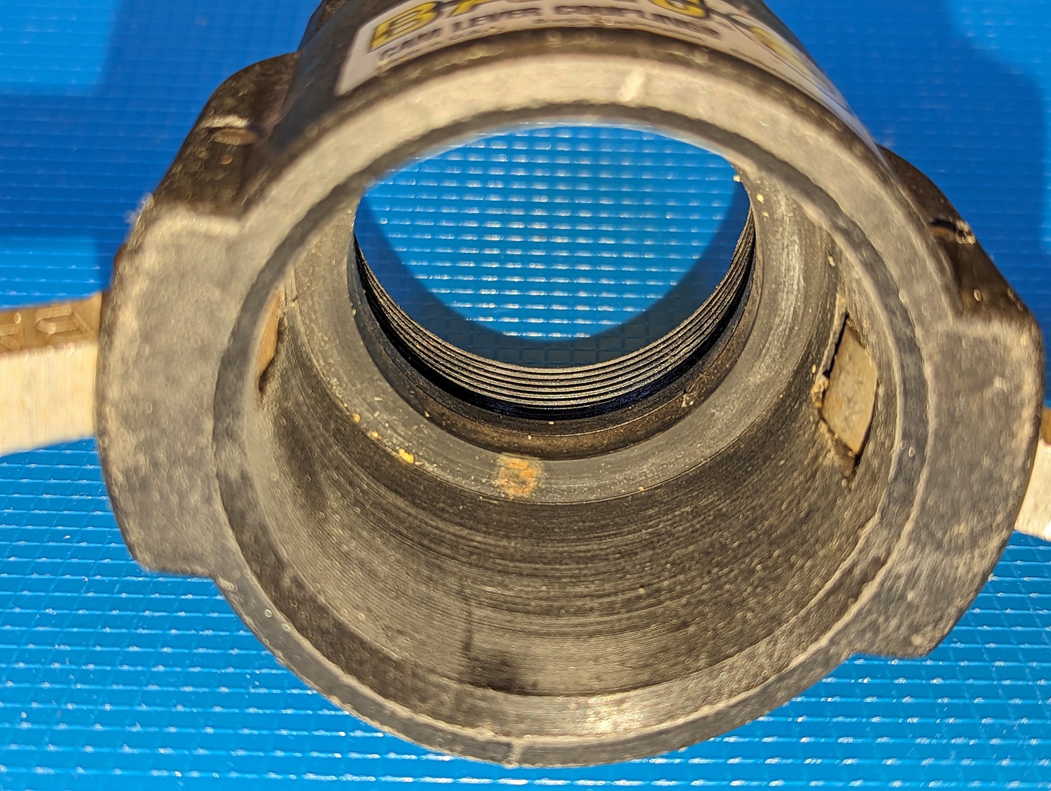 Pipe Coupling Threaded by Clamp 3" 6 close up