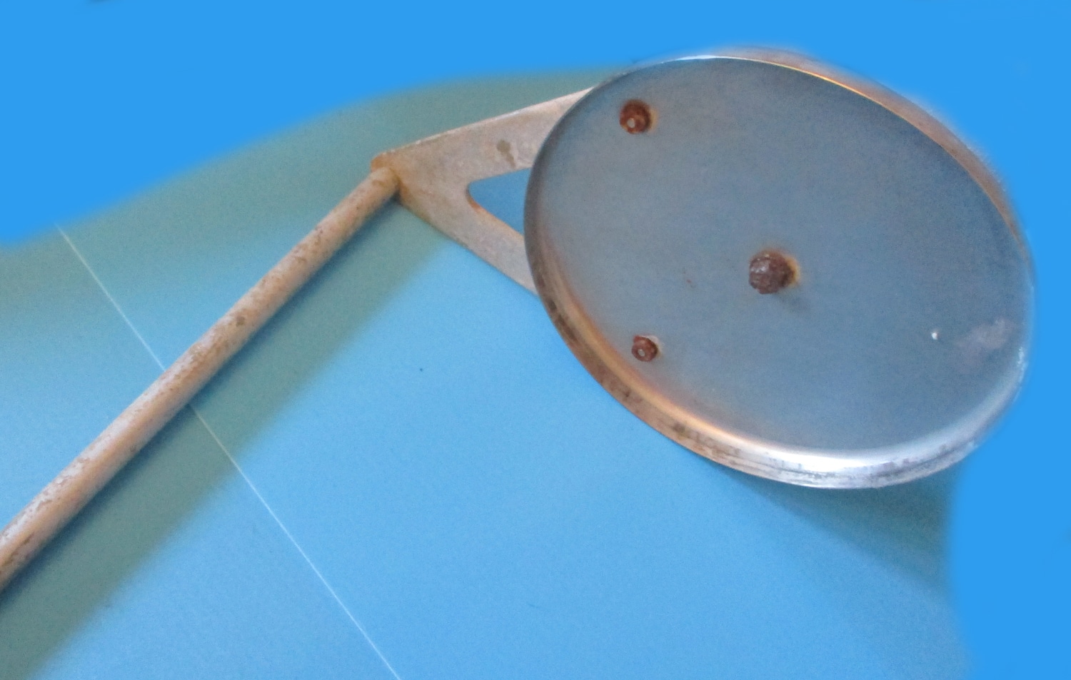 Lid with pipe