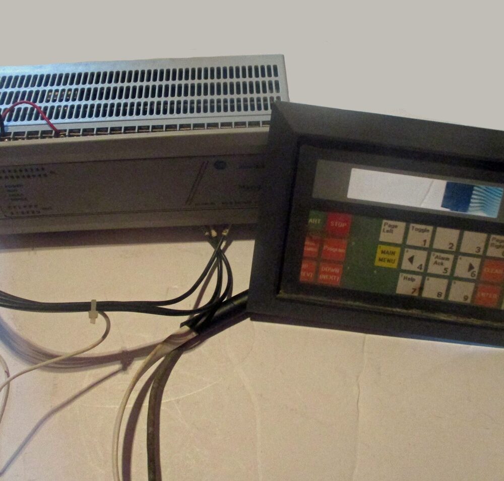 Micrologix 1000 With Card 24Vdc And Key Pad For Parts Main Photo