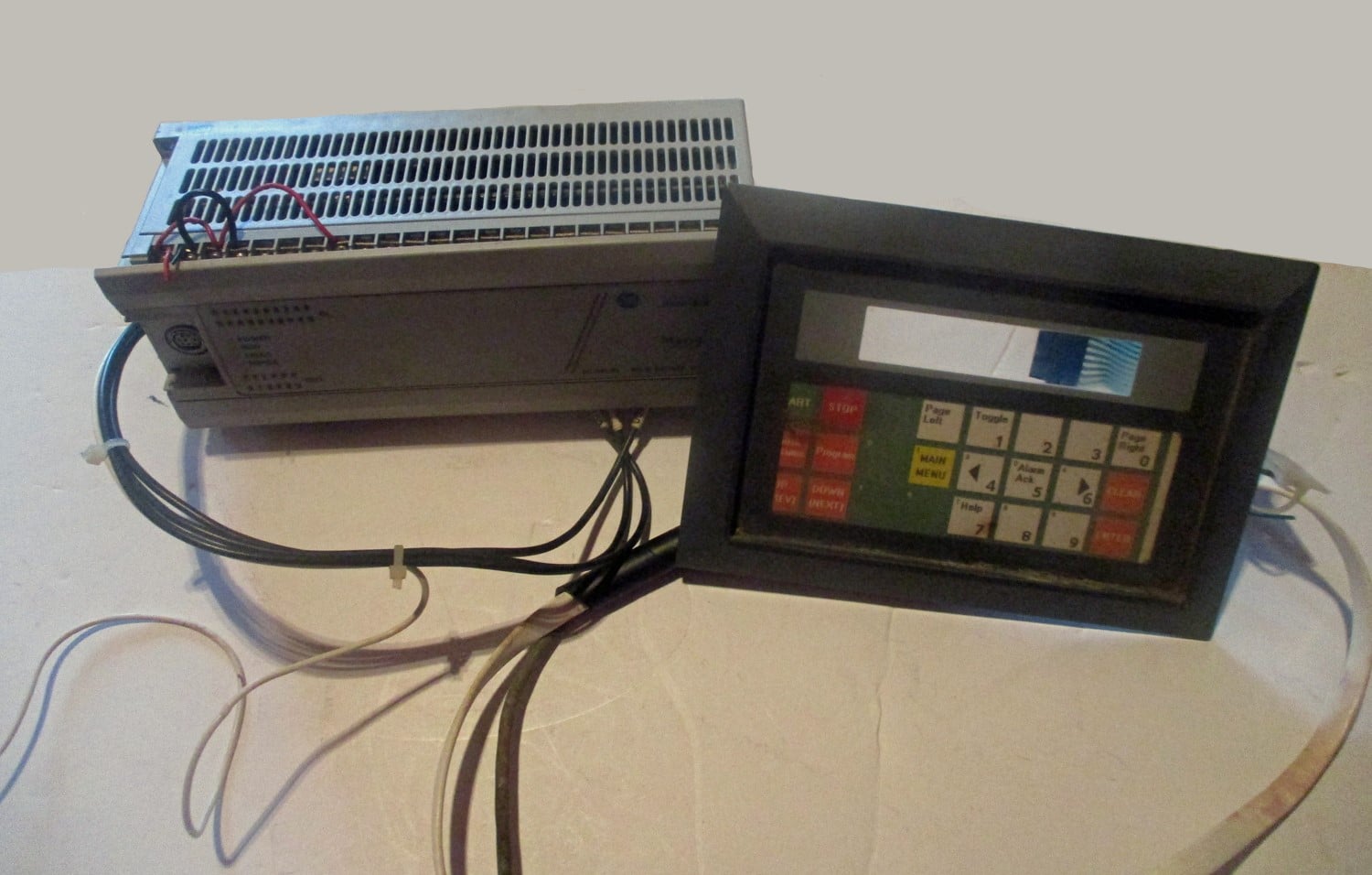 MicroLogix 1000 with card 24VDC and key pad for parts main photo