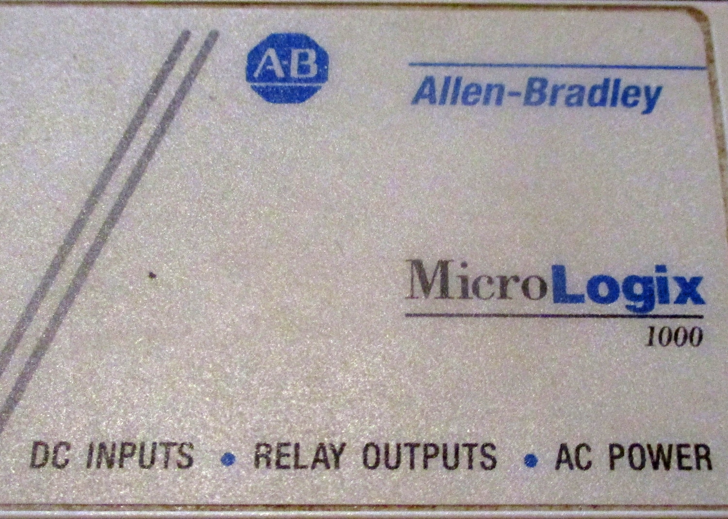 MicroLogix 1000 w/Card 24VDC & Keypad for Parts 8 close up