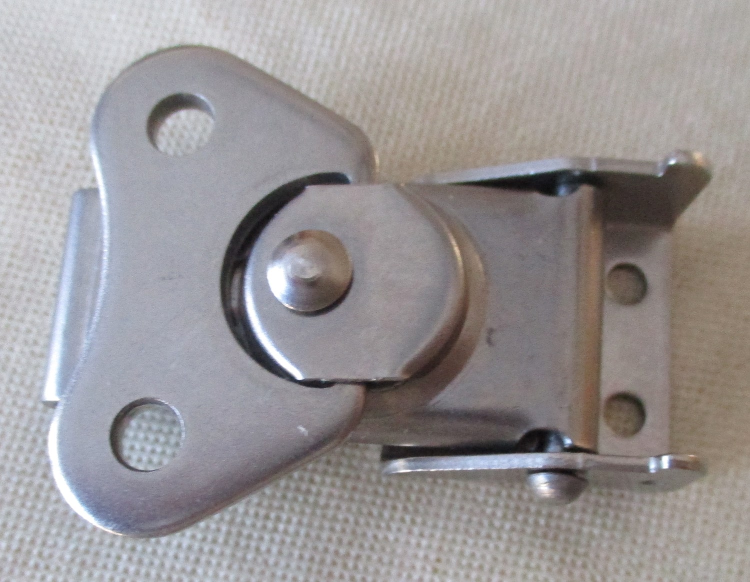Link Lock Fastener 4 close-up