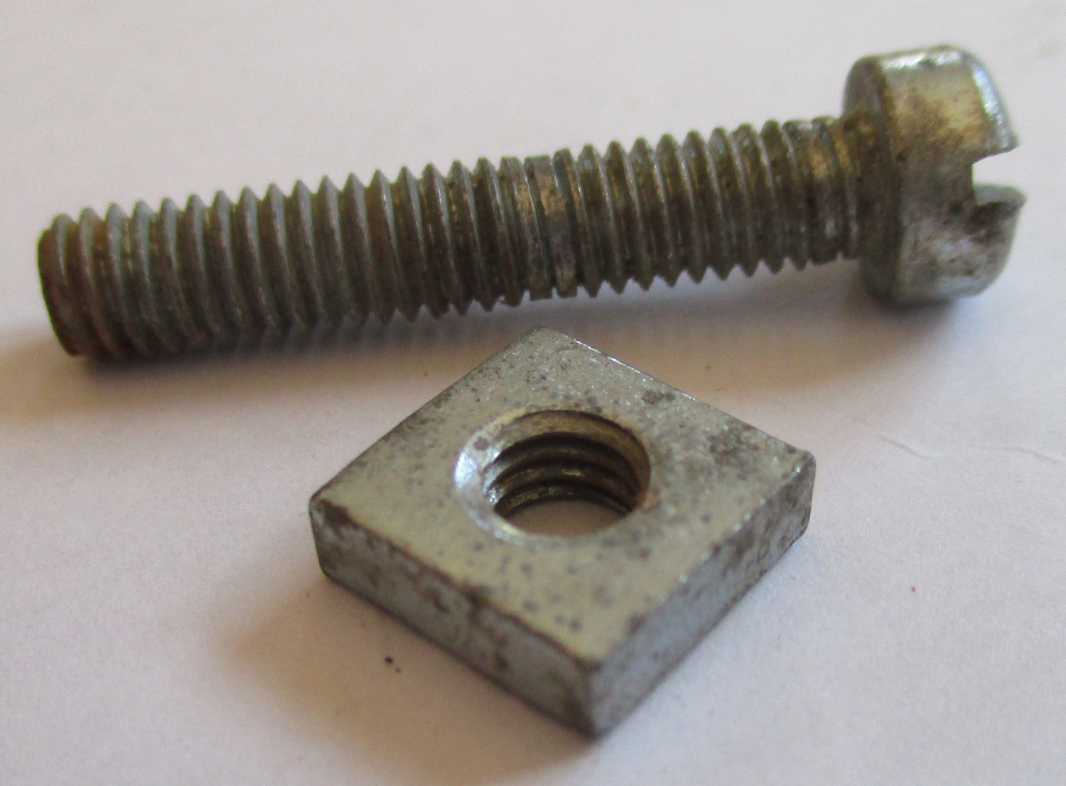 Bolt, PN SL w/Nut, 1 1/8"L #10-32 THD SZ 3 Bolt, PN SL w/Nut, 1 1/8"L #10-32 THD SZ