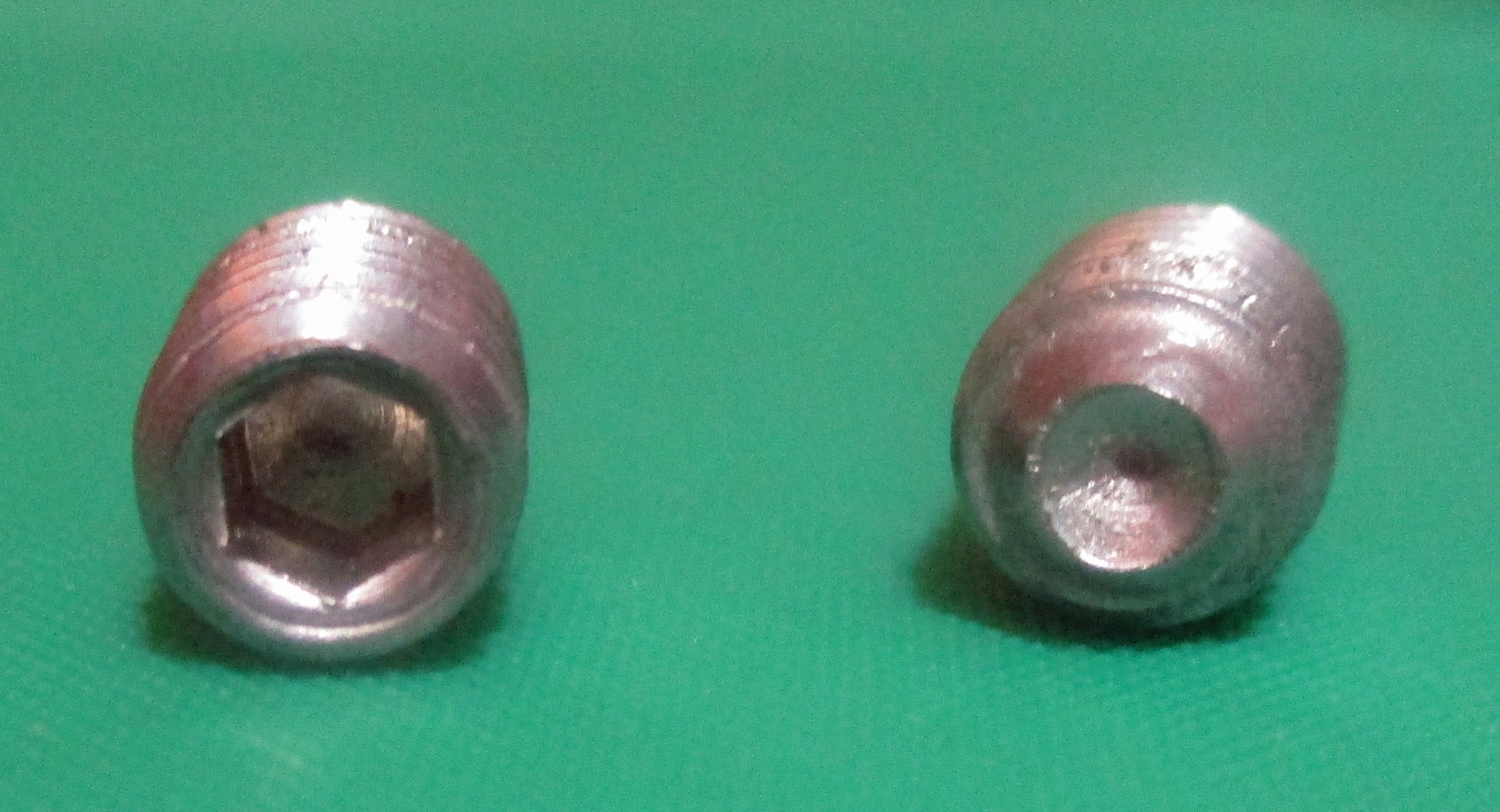 Screw, Set 3/8"L, 1/4-20 THD SZ Pkg/2 5 close up