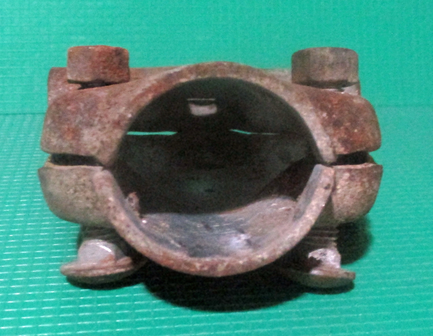 Two Way T-Clamp For 1 1/2&Amp;Quot; Pipe