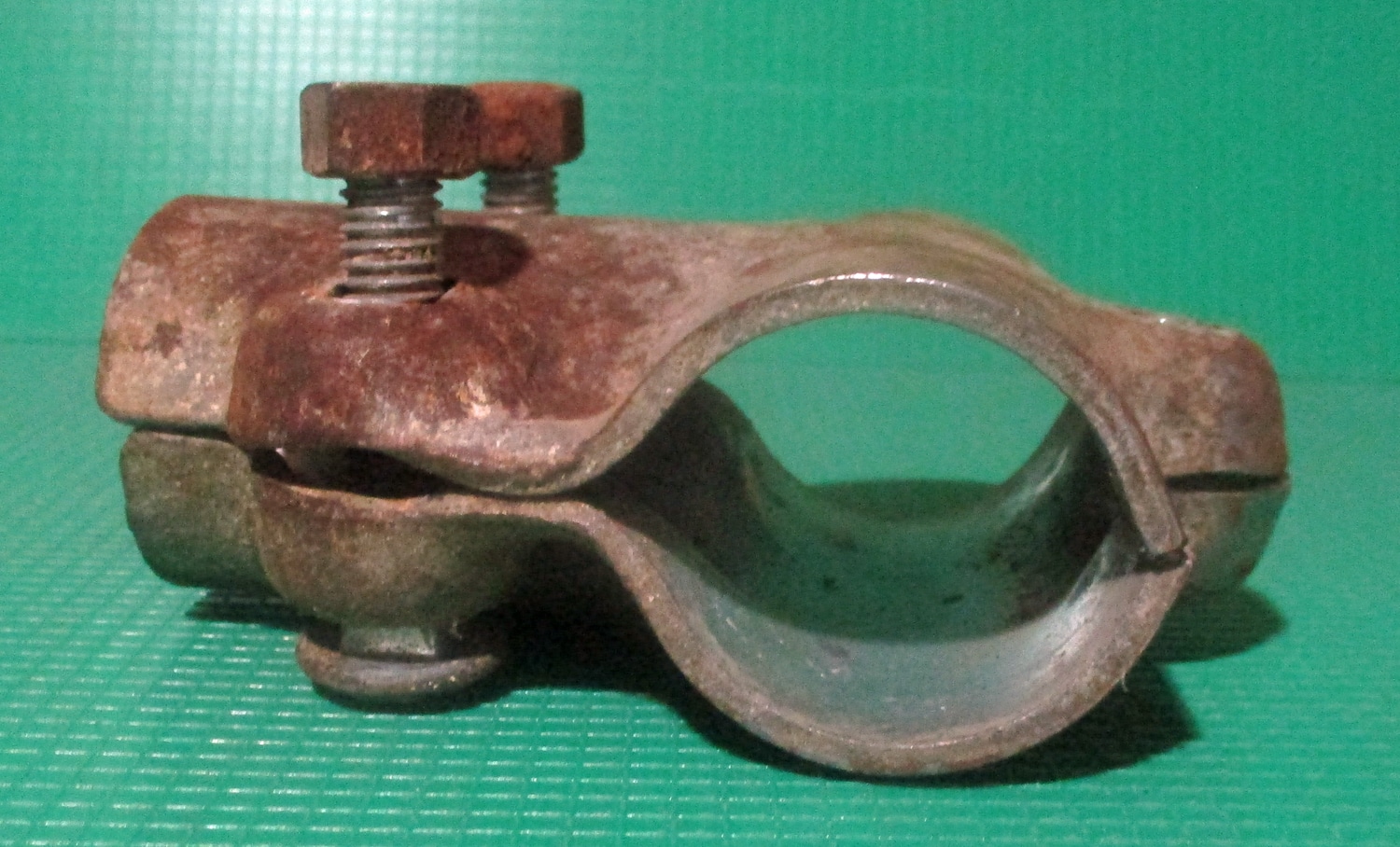 Two Way T-Clamp For 1 1/2&Amp;Quot; Pipe
