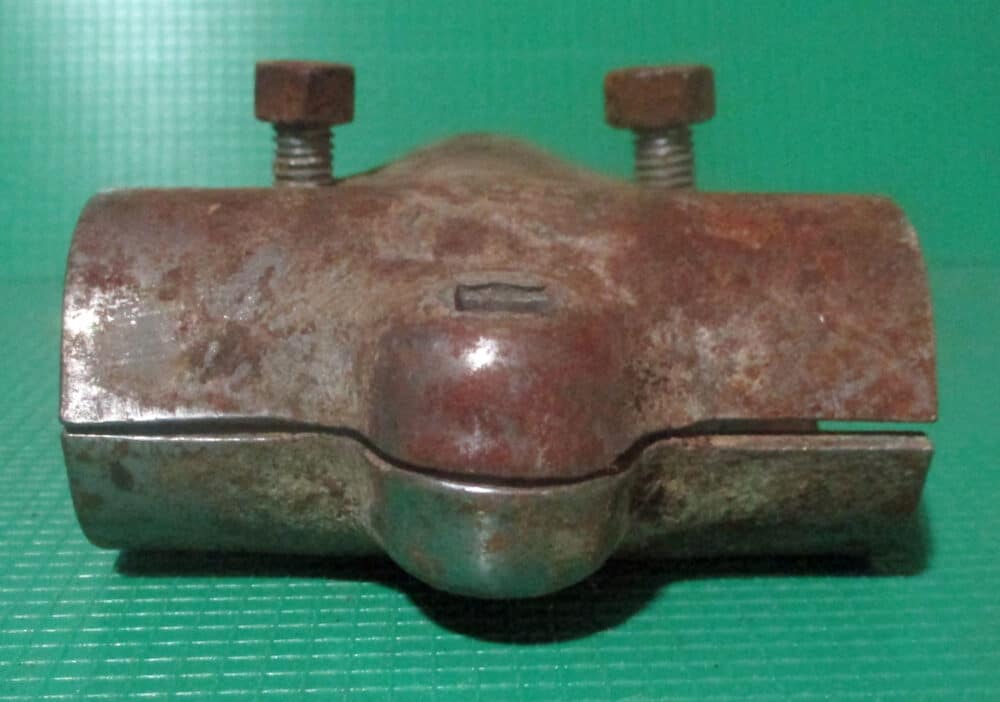 Two Way T-Clamp For 1 1/2&Amp;Quot; Pipe