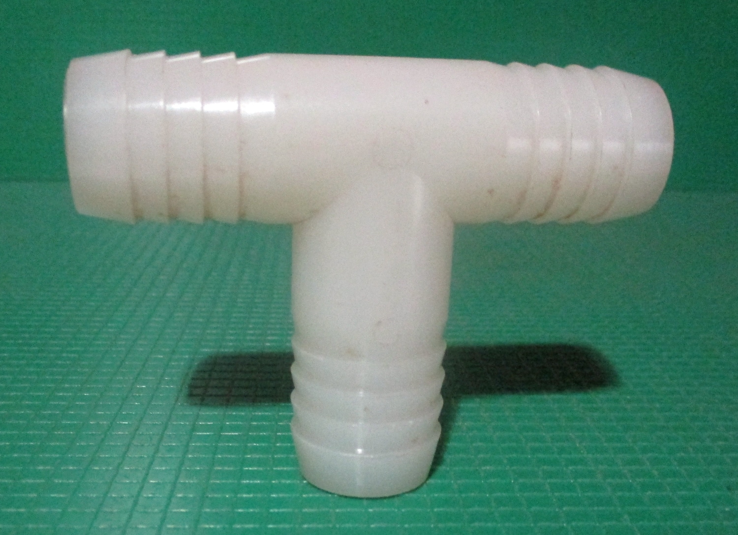Barbed Plastic Tee, Barbs 13/16"OD