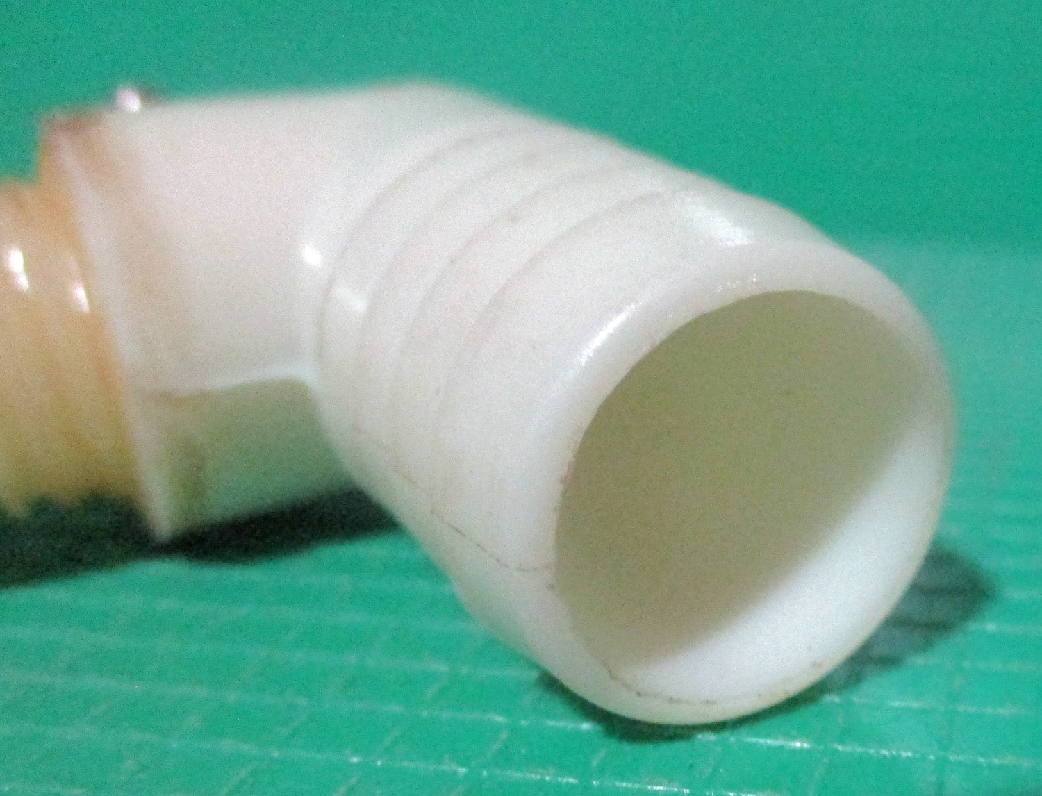 Fitting Elbow, Threaded Male x 3/4" Barbed Female 4 Fitting Elbow, Threaded Male x 3/4" Barbed Female