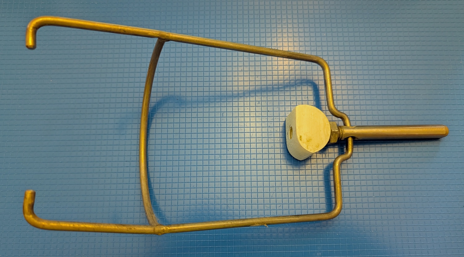 Dispenser Cage w/Locking Handle and Cam 4 close up