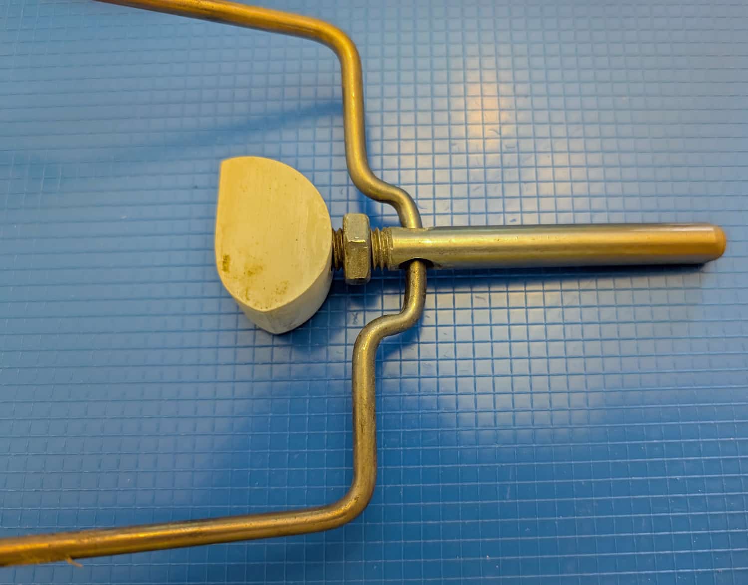 Dispenser Cage w/Locking Handle and Cam 5 close up