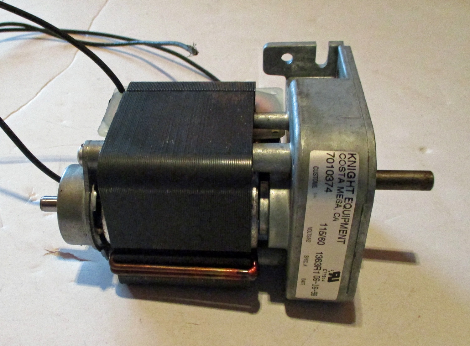 40 oz. Peristolic Pump, 115V, 60Hz 4 close up