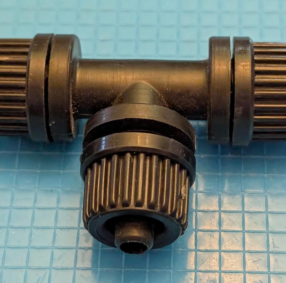 Tee-Connector For Teat Sprayer