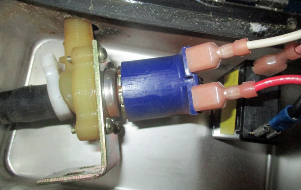 Surge air injector